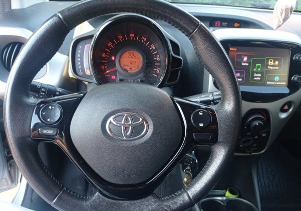 Toyota Aygo cena 31900 przebieg: 85480, rok produkcji 2015 z Niepołomice małe 106